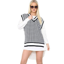 Load image into Gallery viewer, V Neck Sleeveless Jumper
