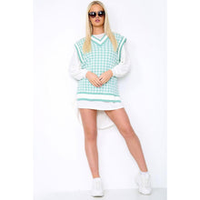 Load image into Gallery viewer, V Neck Sleeveless Jumper
