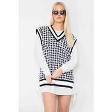 Load image into Gallery viewer, V Neck Sleeveless Jumper
