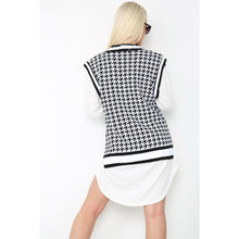 Load image into Gallery viewer, V Neck Sleeveless Jumper
