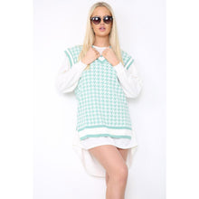 Load image into Gallery viewer, V Neck Sleeveless Jumper
